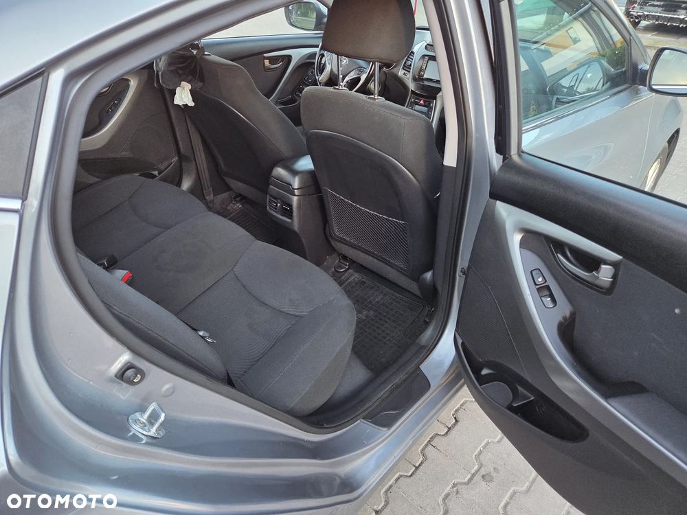 Hyundai Elantra 1.6 Comfort - 8