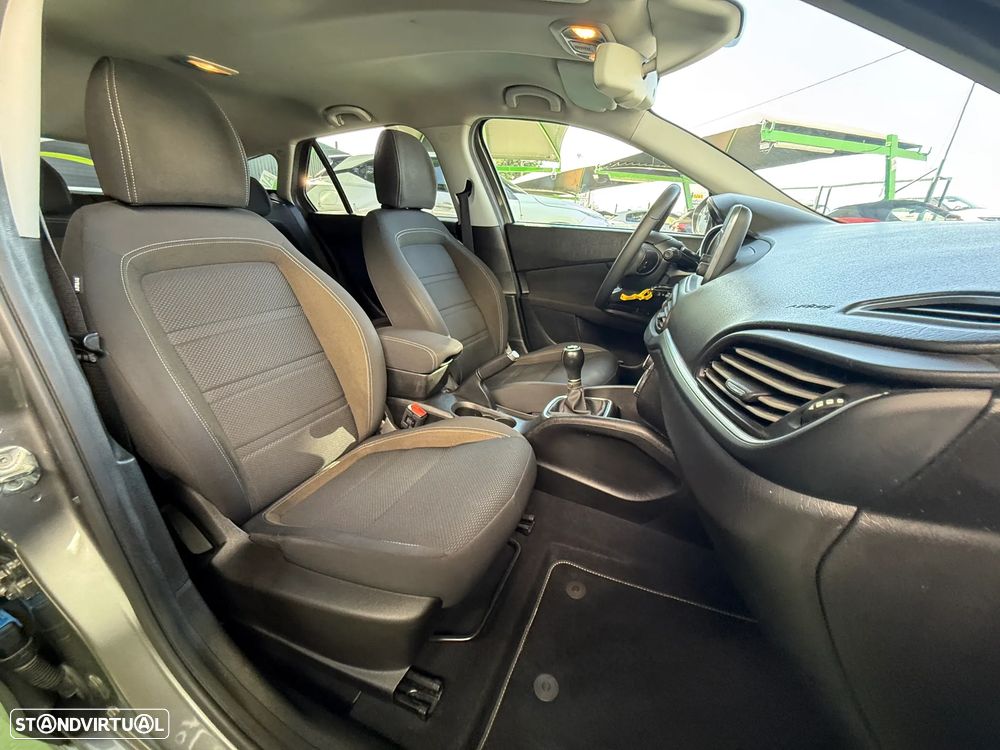 Fiat Tipo Station Wagon 1.3 M-Jet Lounge Tech - 20
