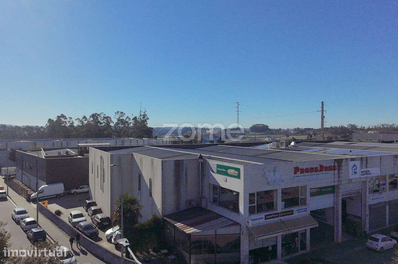 Pavilhão com 700 m²  terreno de 1.198 m² – Touguinhó, Vila do Conde...