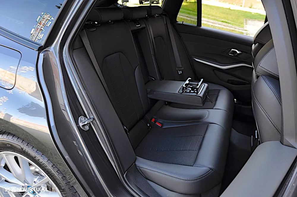 BMW 320 e Touring Corporate Edition Auto - 24