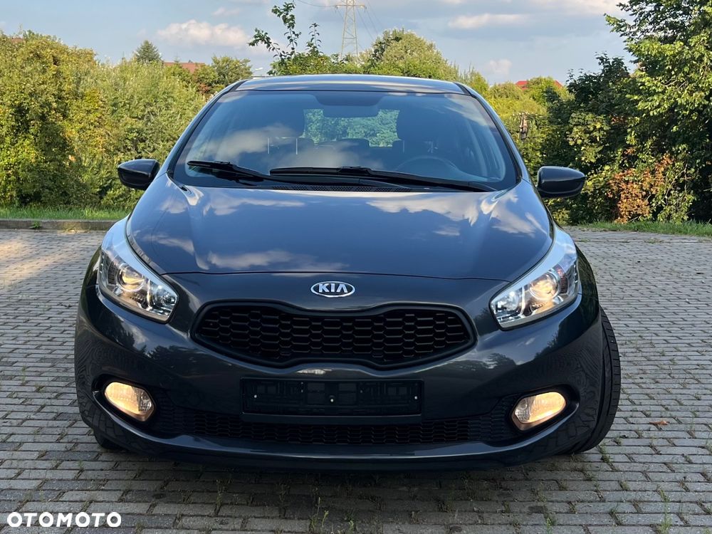 Kia Ceed 1.4 CVVT Dream Team Edition - 2
