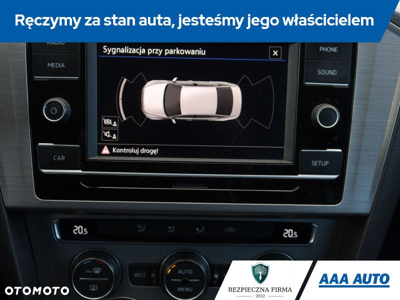 Volkswagen Passat - 16