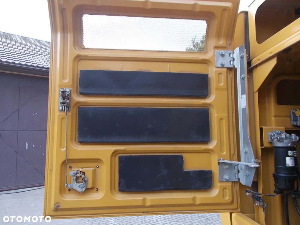 Caterpillar 323E - 25