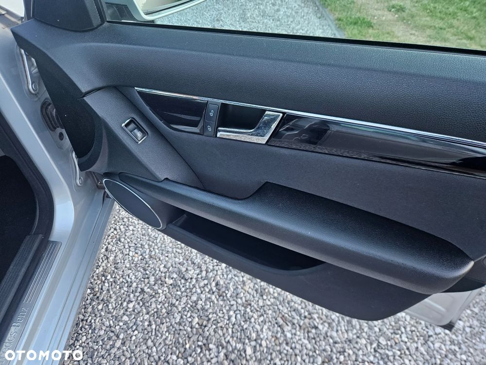 Mercedes-Benz Klasa C 180 Kompressor BlueEFFICIENCY - 24