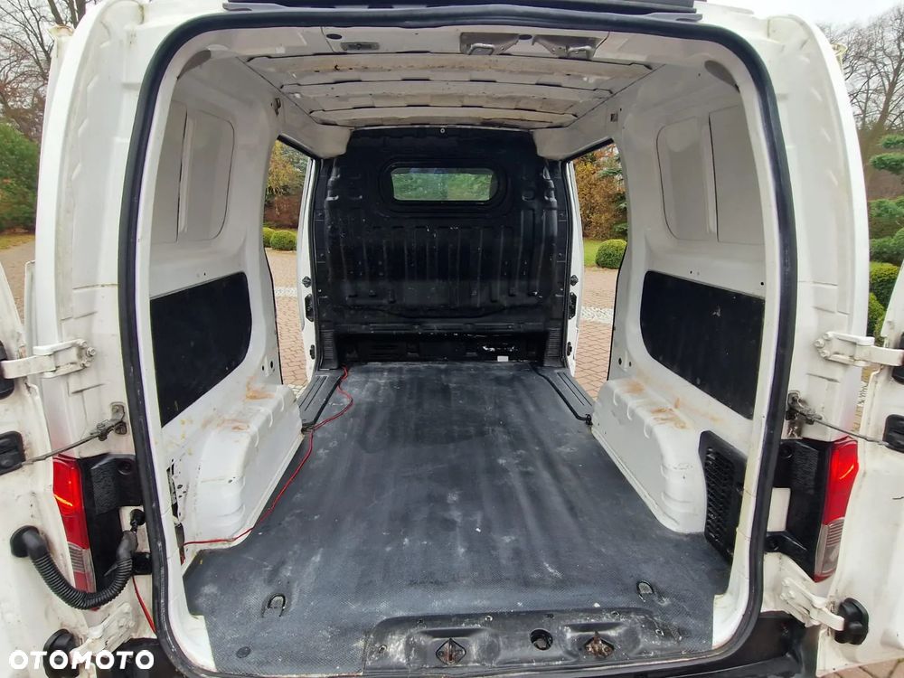 Nissan NV200 - 22