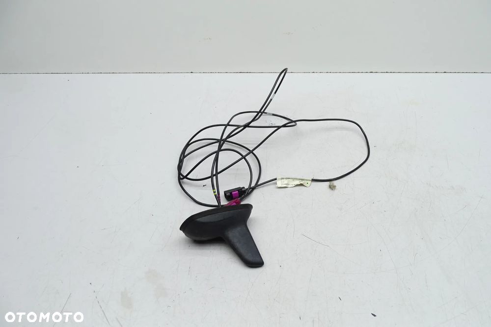 Mercedes C W204 Antena dachowa pletwa 2048207075 - 1