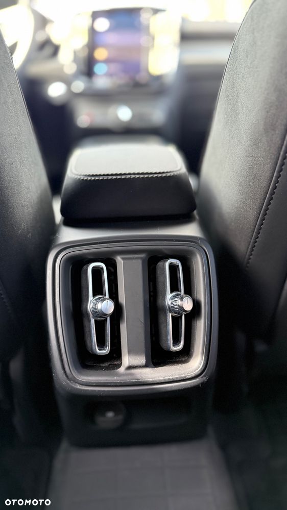 Volvo XC 40 B3 Plus Dark - 18