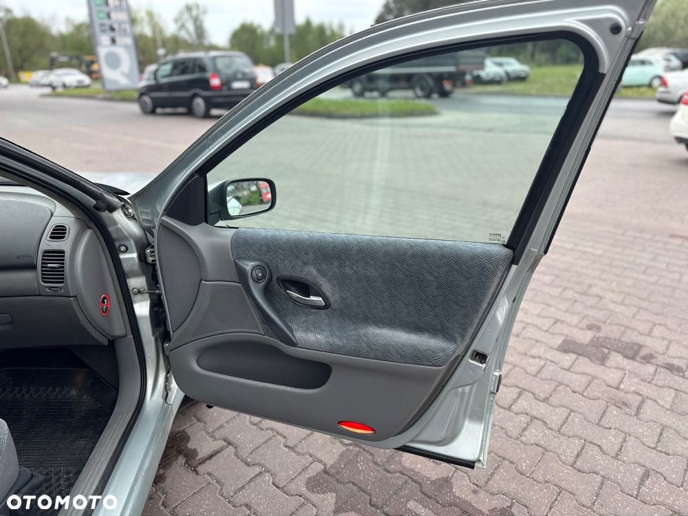 Renault Laguna 1.8 RXE Millenium - 16