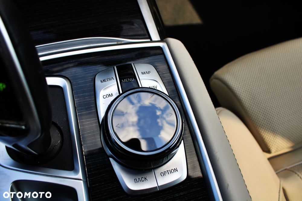 BMW Seria 7 750d xDrive - 29