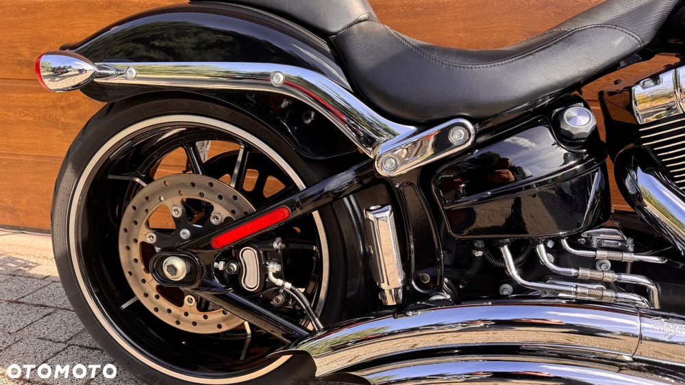 Harley-Davidson Softail Breakout - 9