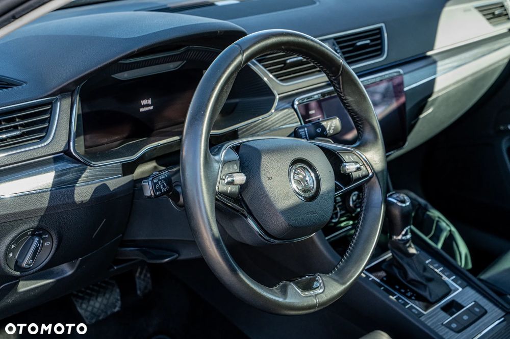 Skoda Superb 2.0 TDI DSG Premium Edition - 23