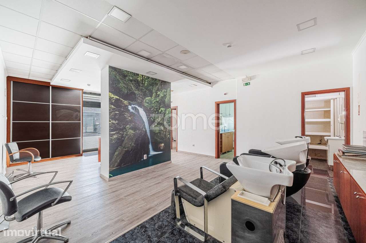 Espaço comercial com estacionamento - Alameda das Linhas de Torres - Grande imagem: 2/17