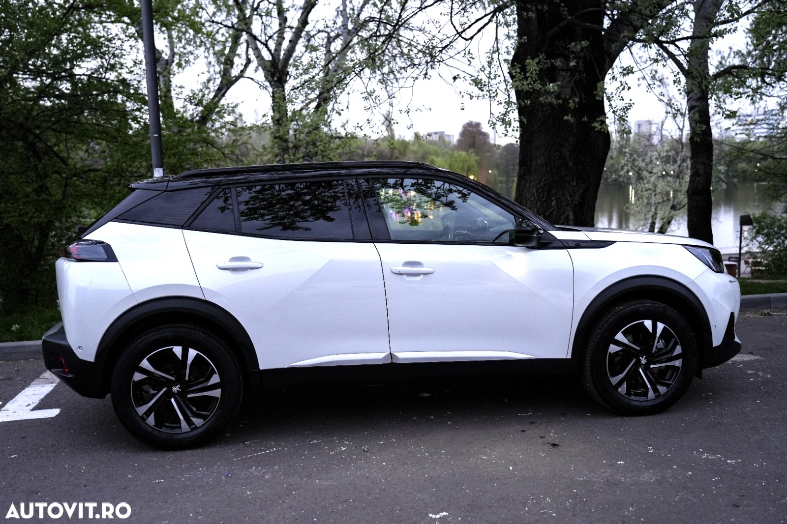 Peugeot 2008 e-2008 50 kWh GT - 8