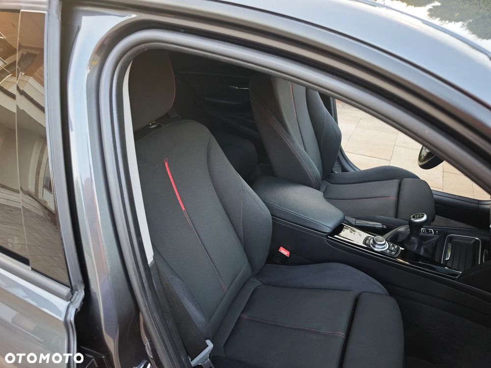 BMW Seria 3 328i M Sport - 25