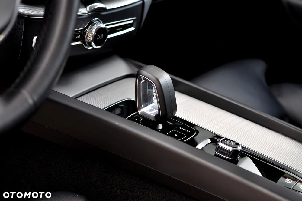 Volvo XC 60 B4 D Geartronic RDesign - 28