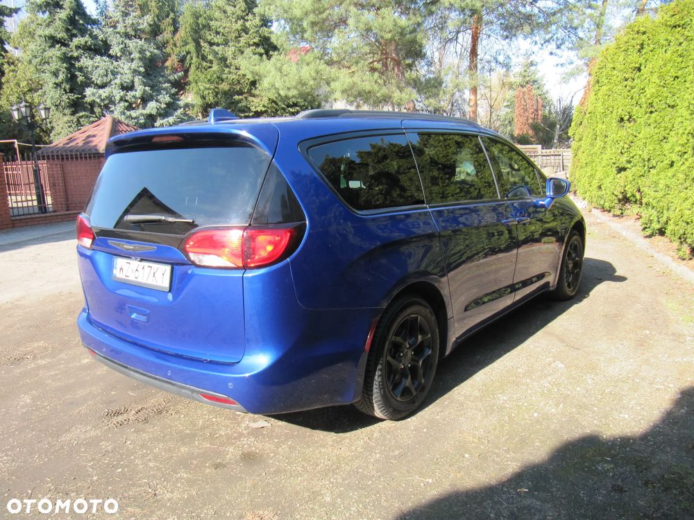 Chrysler Pacifica - 4