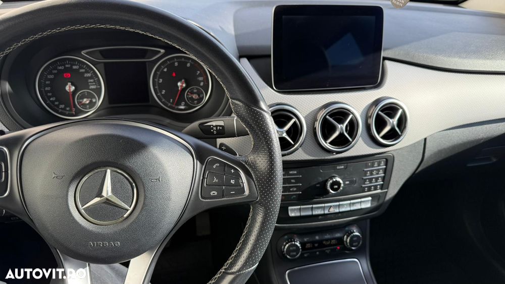 Mercedes-Benz EQB - 14