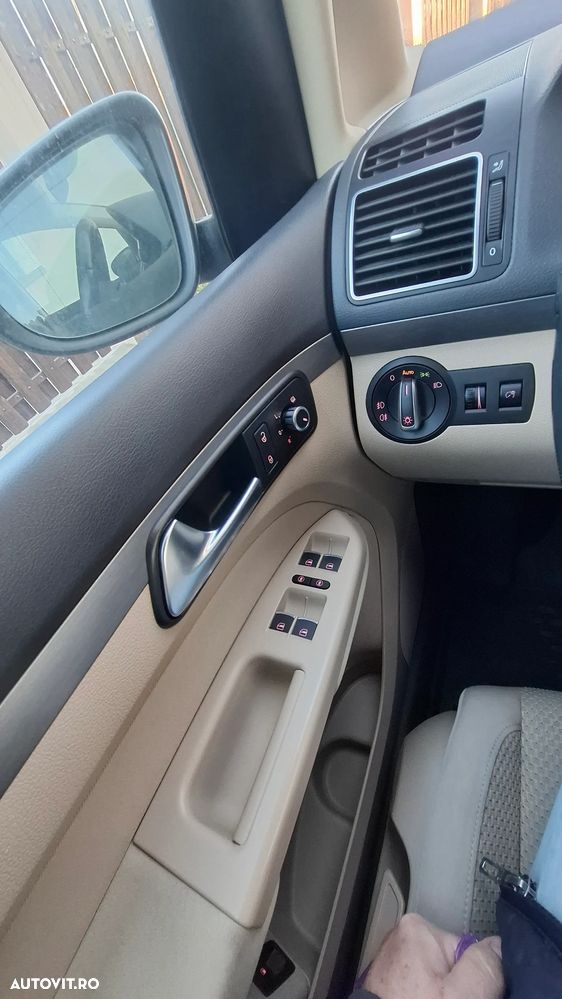 Volkswagen Touran 2.0 TDI DPF BlueMotion Technology DSG Comfortline - 14