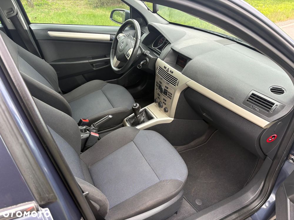 Opel Astra 1.6 Color Edition - 30