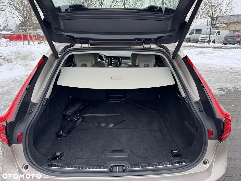 Volvo V90 Cross Country B5 B AWD Ultimate - 21