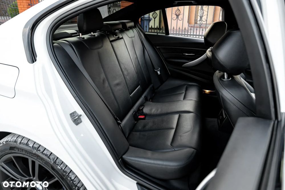 BMW Seria 3 320d xDrive M Sport - 21