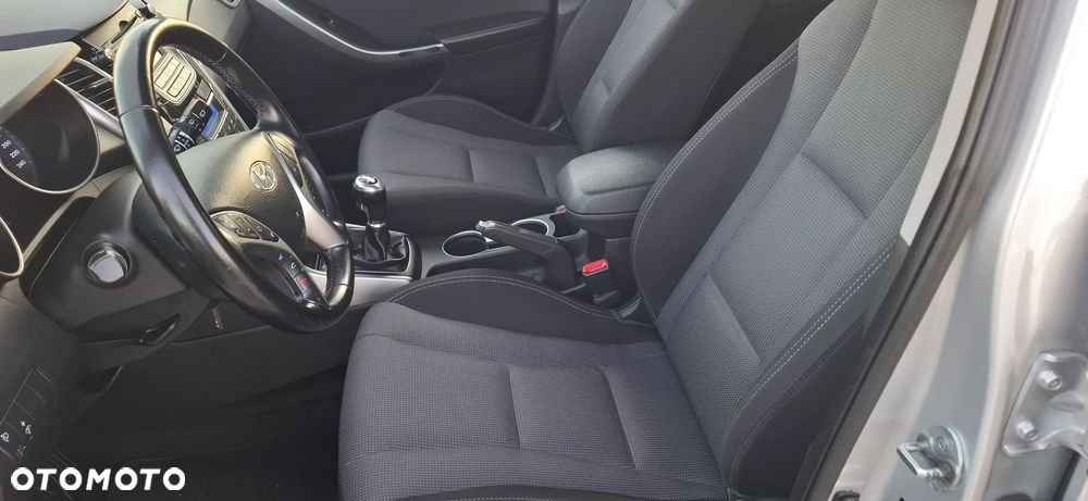 Hyundai i30 ver-1-6-crdi-passion - 12