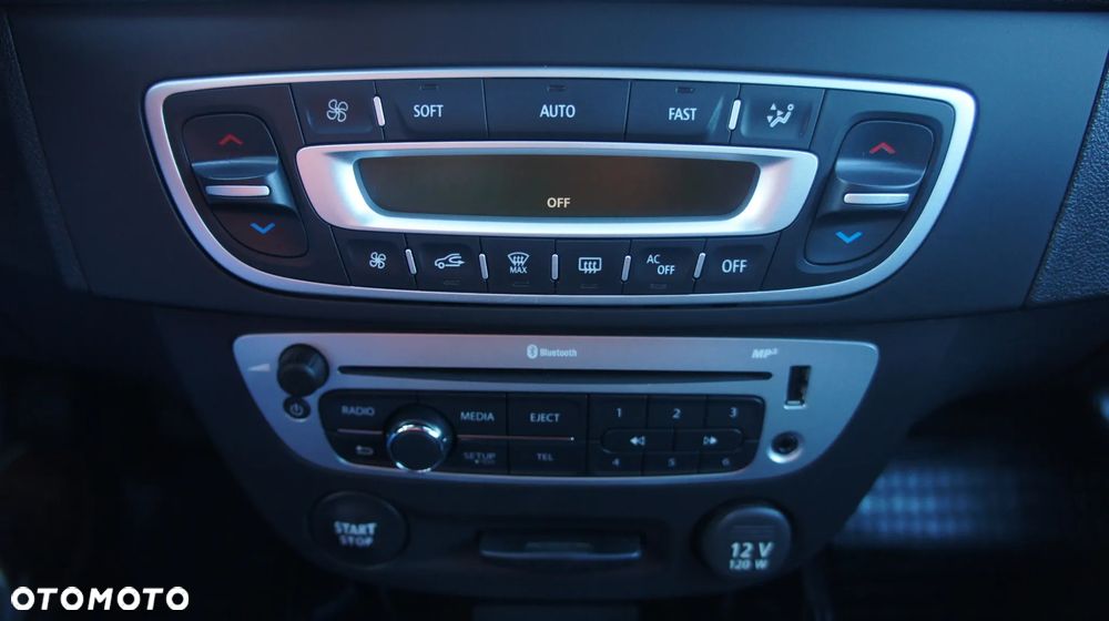 Renault Megane TCe 130 Bose Edition - 26