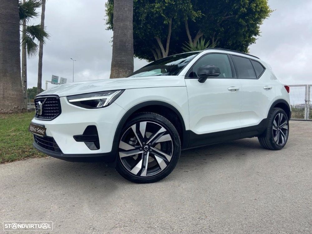 Volvo XC 40 2.0 B3 Plus Dark - 29