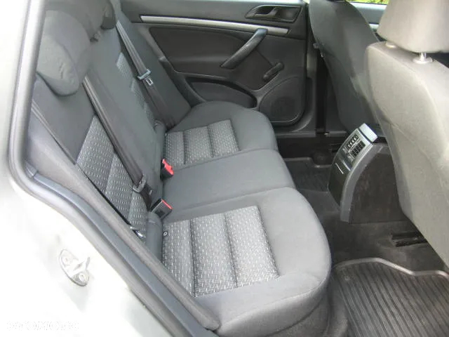 Skoda Octavia 1.6 Ambiente - 22