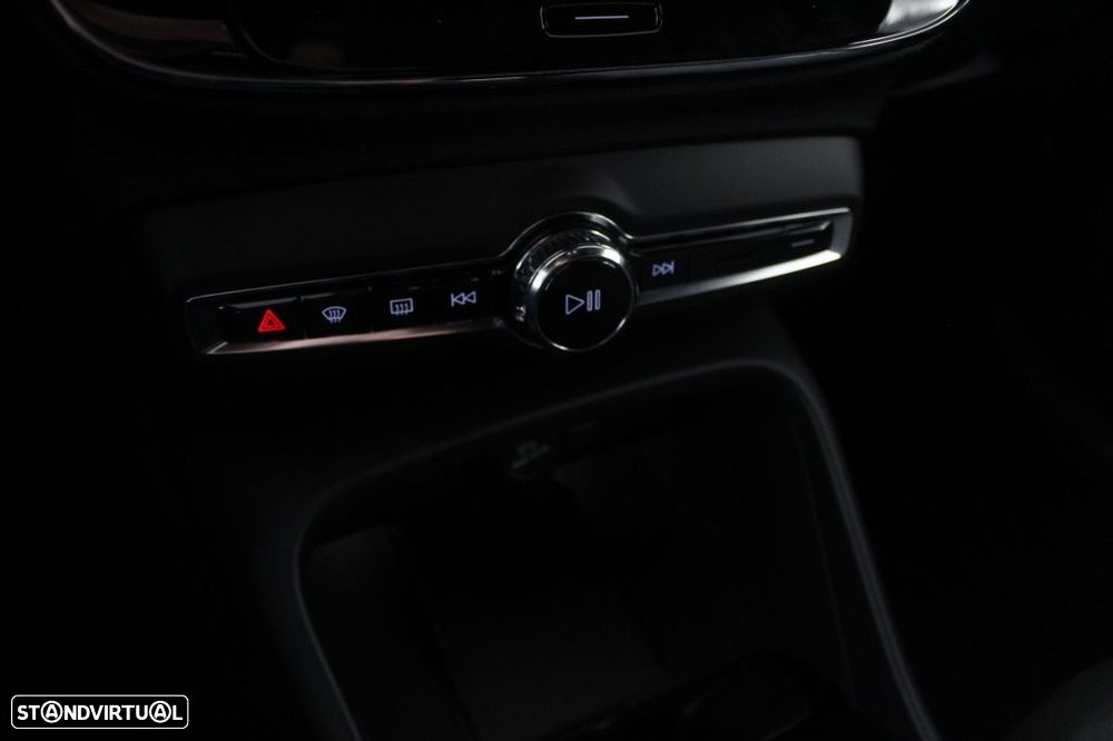 Volvo XC 40 2.0 B3 Plus Dark - 29