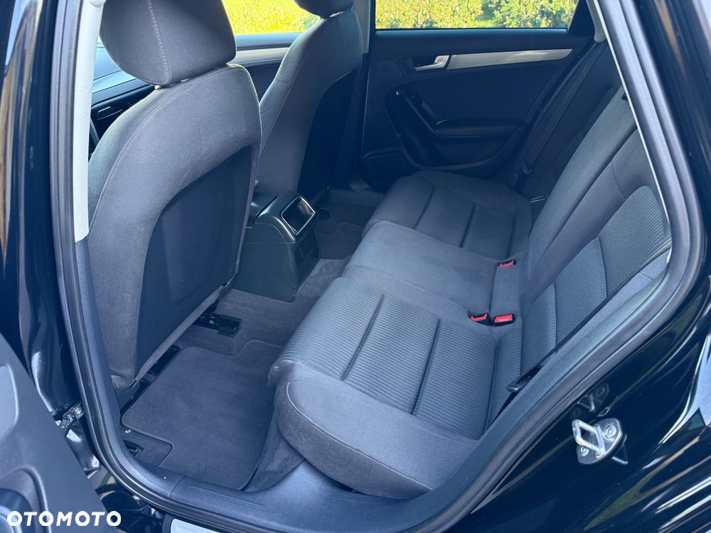 Audi A4 Limousine - 8