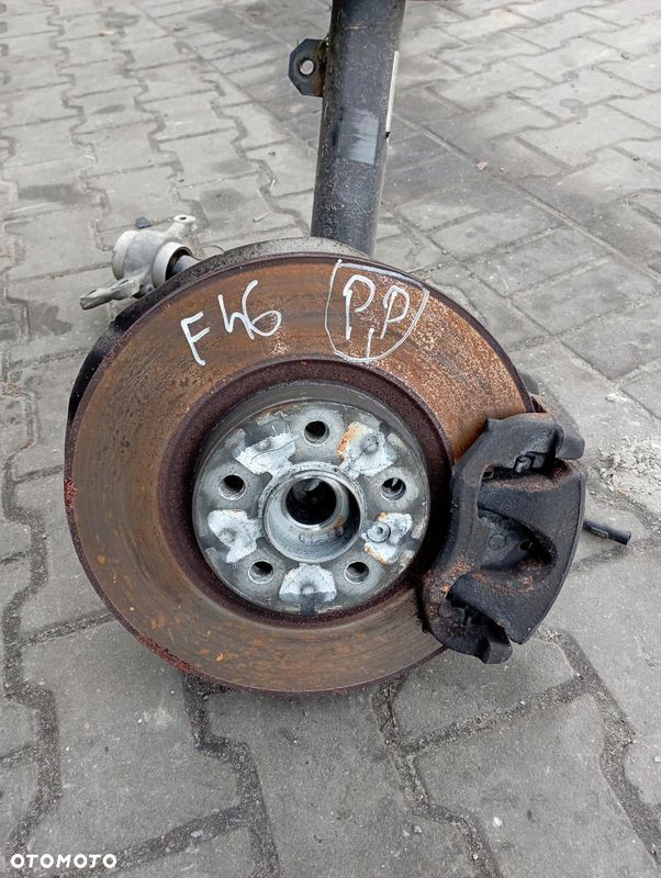 BMW F46 2.0 D ZWROTNICA PRAWA PRZÓD PRZEDNIA WAHACZ - 2