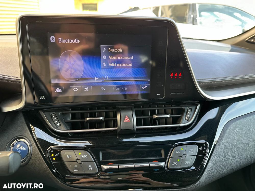 Toyota C-HR ver-1-8-hsd-122-cp-4x2-cvt-style - 11