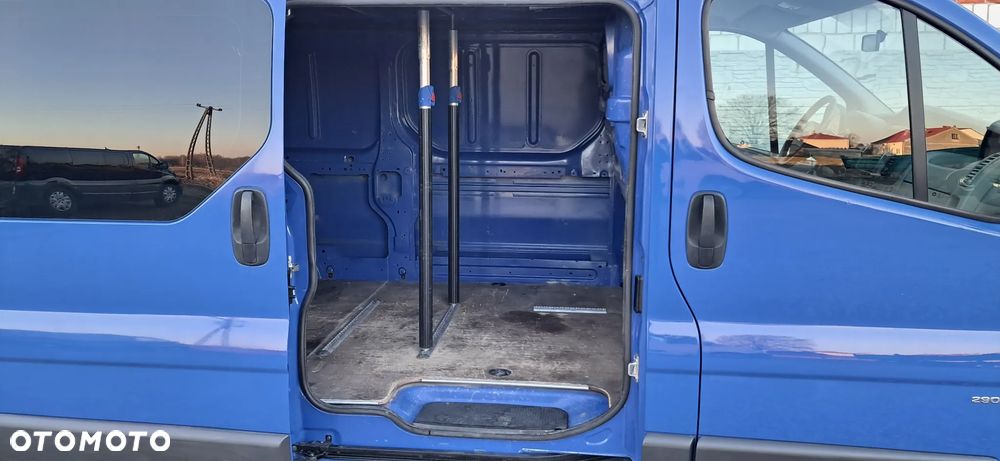 Opel Vivaro 2.5 CDTi L2H1 - 10