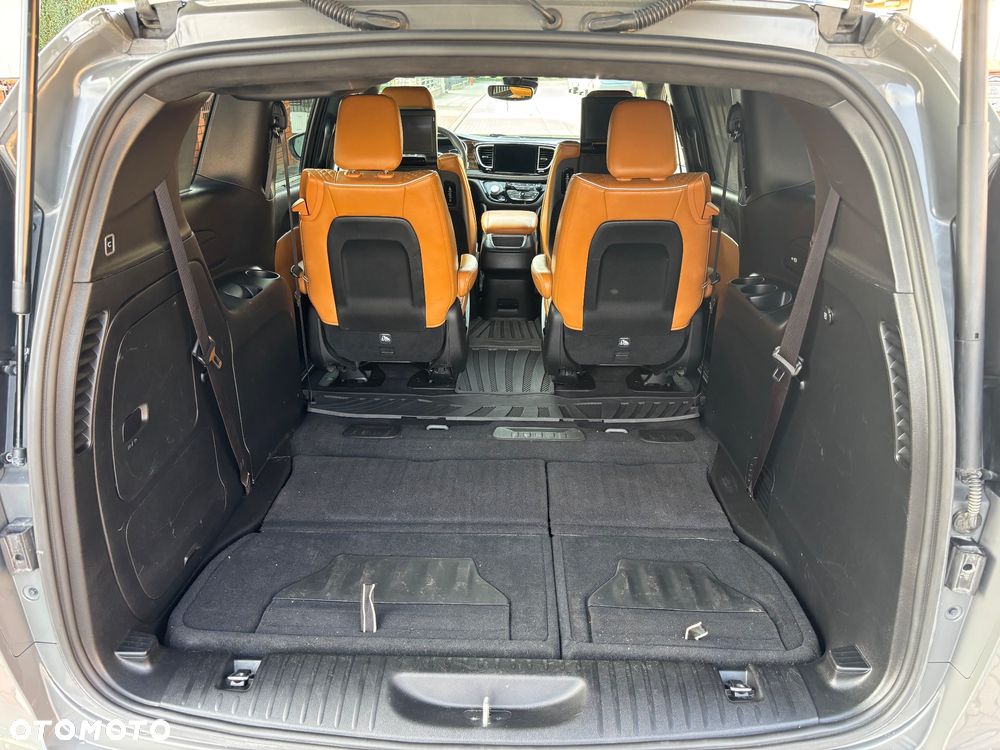 Chrysler Pacifica - 16