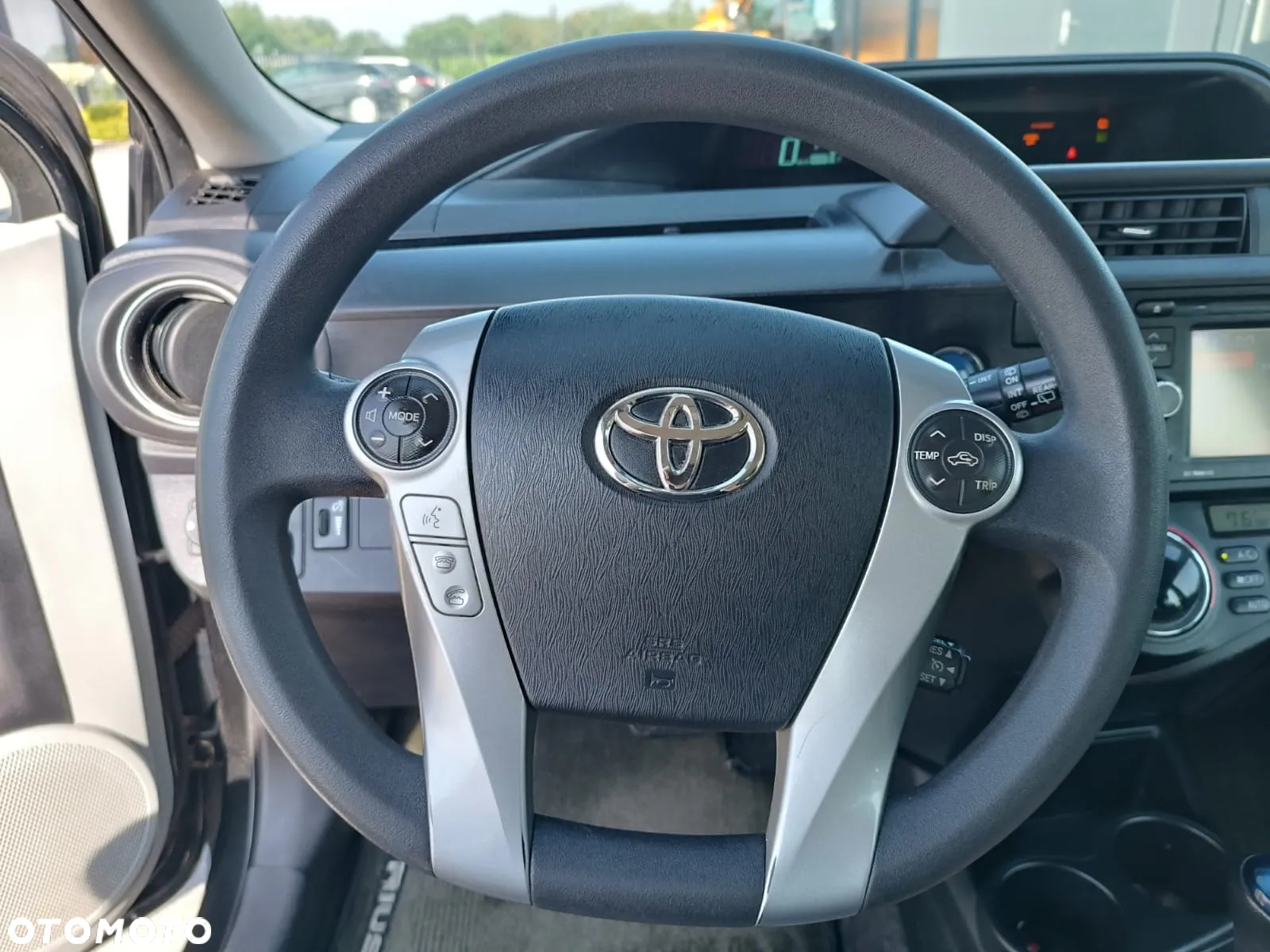Toyota Prius (Hybrid) - 16