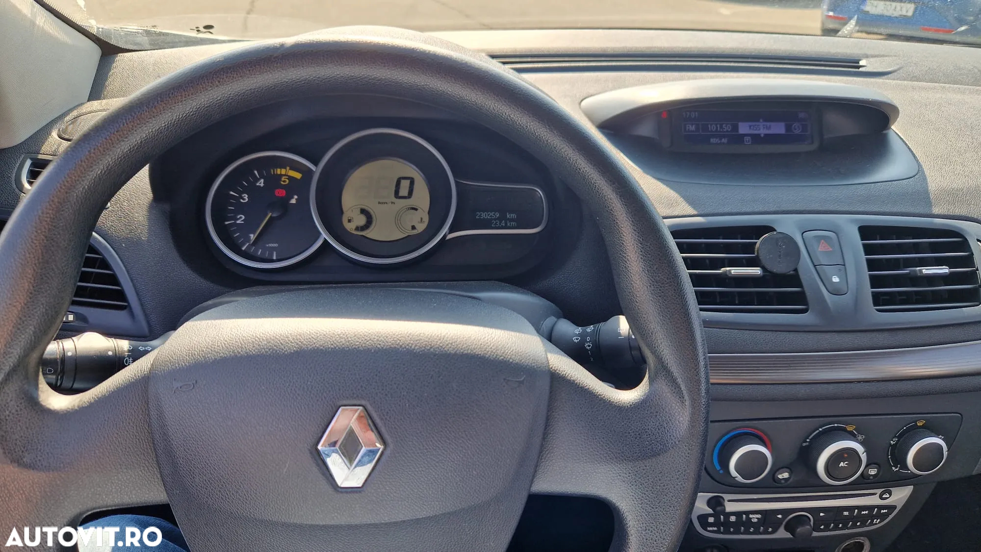 Renault Megane dCi 110 FAP Dynamique - 8