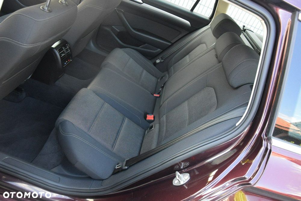 Volkswagen Passat - 29