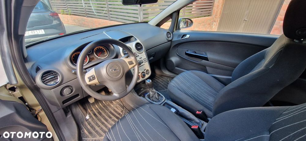 Opel Corsa 1.2 16V - 11
