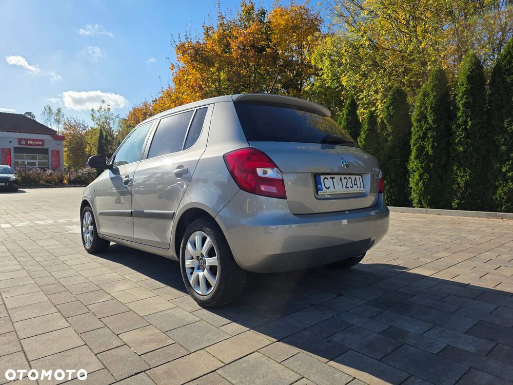 Skoda Fabia 2012 photo 4