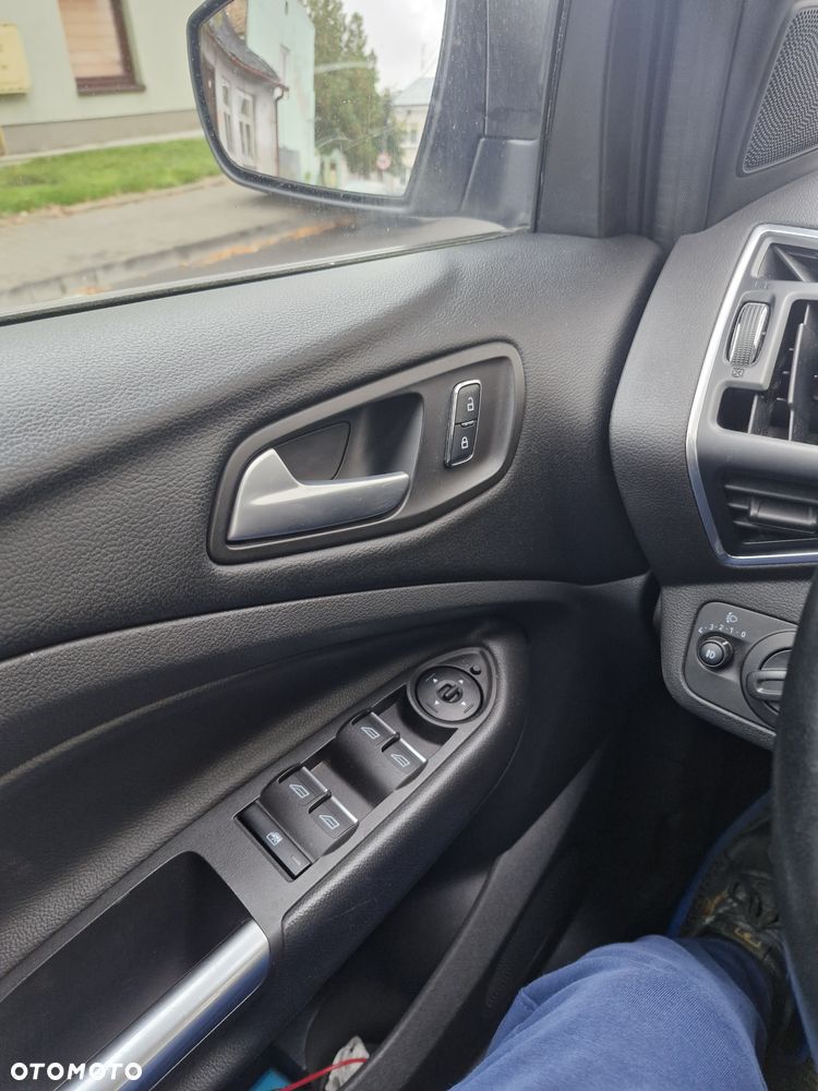 Ford Kuga - 11