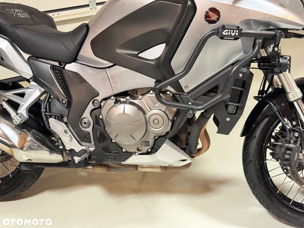 Honda VFR - 15