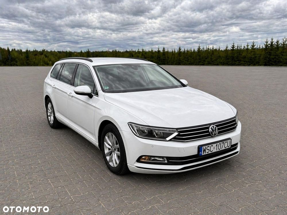 Volkswagen Passat 1.6 TDI SCR DSG Conceptline - 4