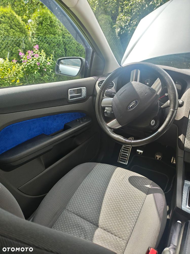 Ford Focus 1.6 16V Trend - 19