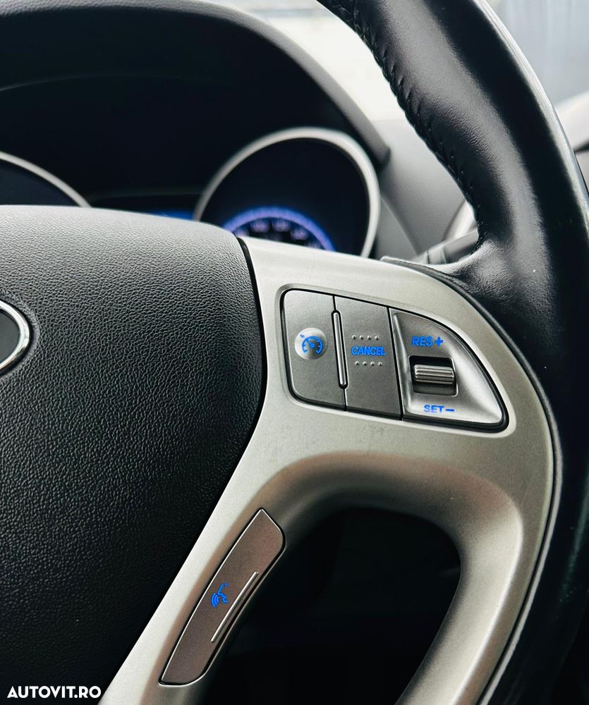 Hyundai ix35 1.7 CRDI 2WD blue Finale Gold - 28