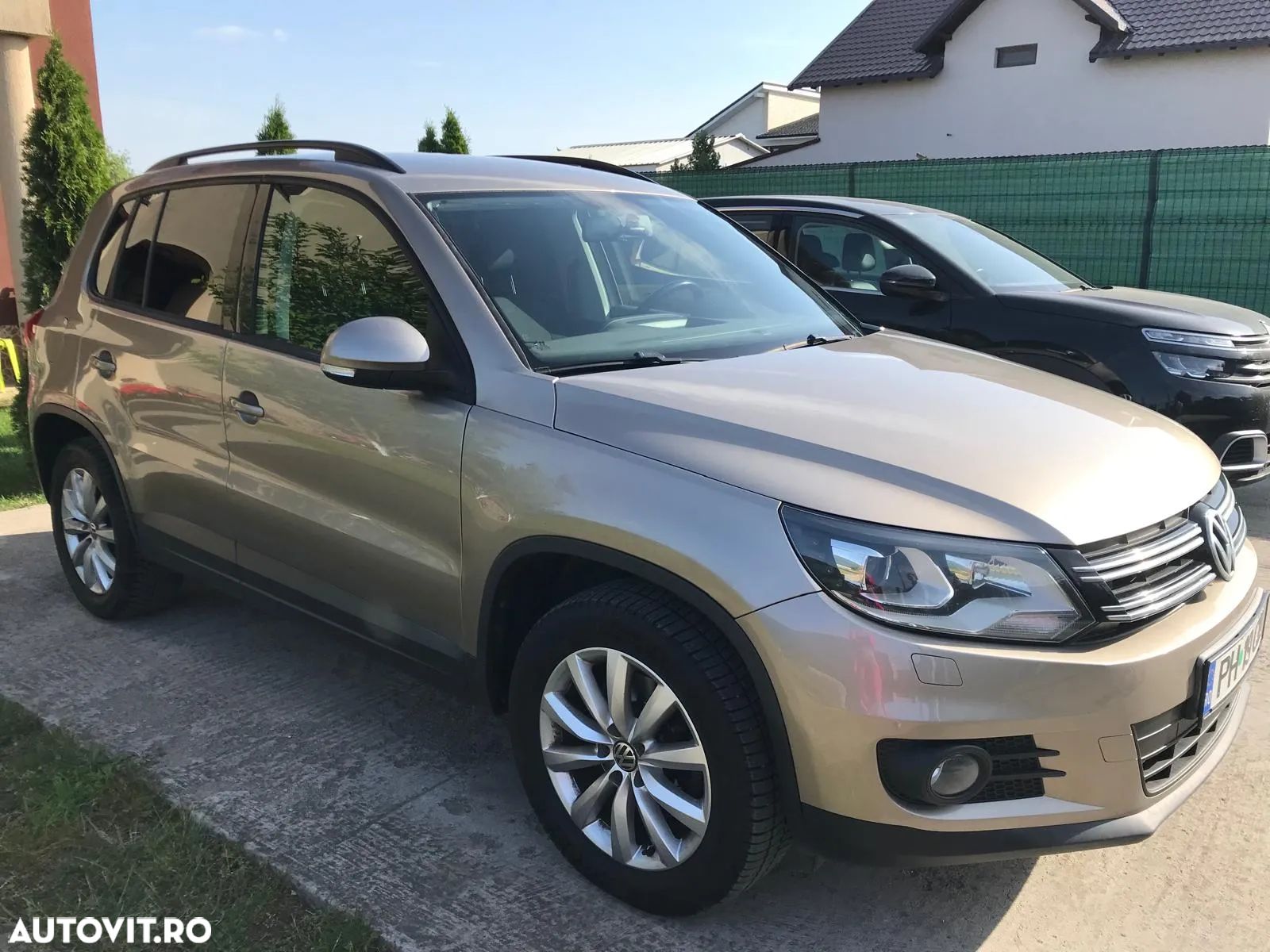 Volkswagen Tiguan - 1