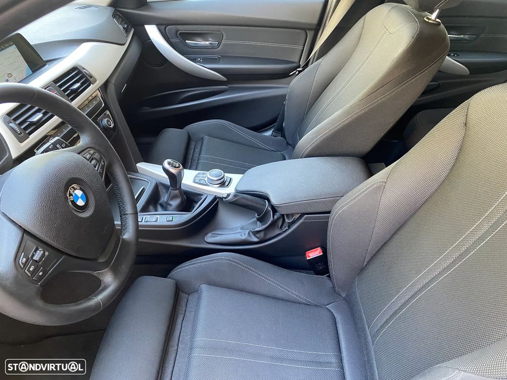 BMW 318 d Touring Ultimate - 19
