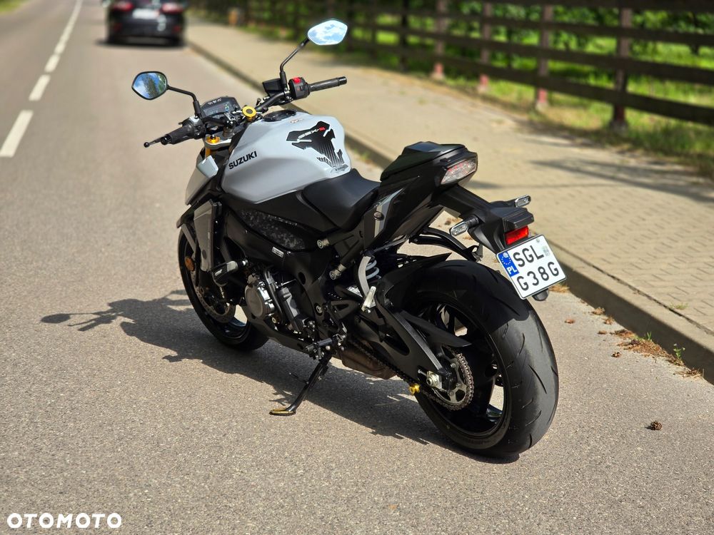 Suzuki GSX 1000 - 25