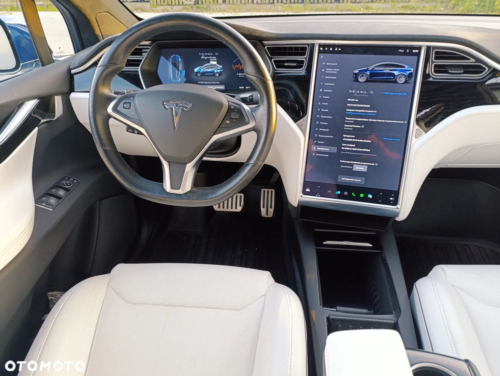 Tesla Model X - 20