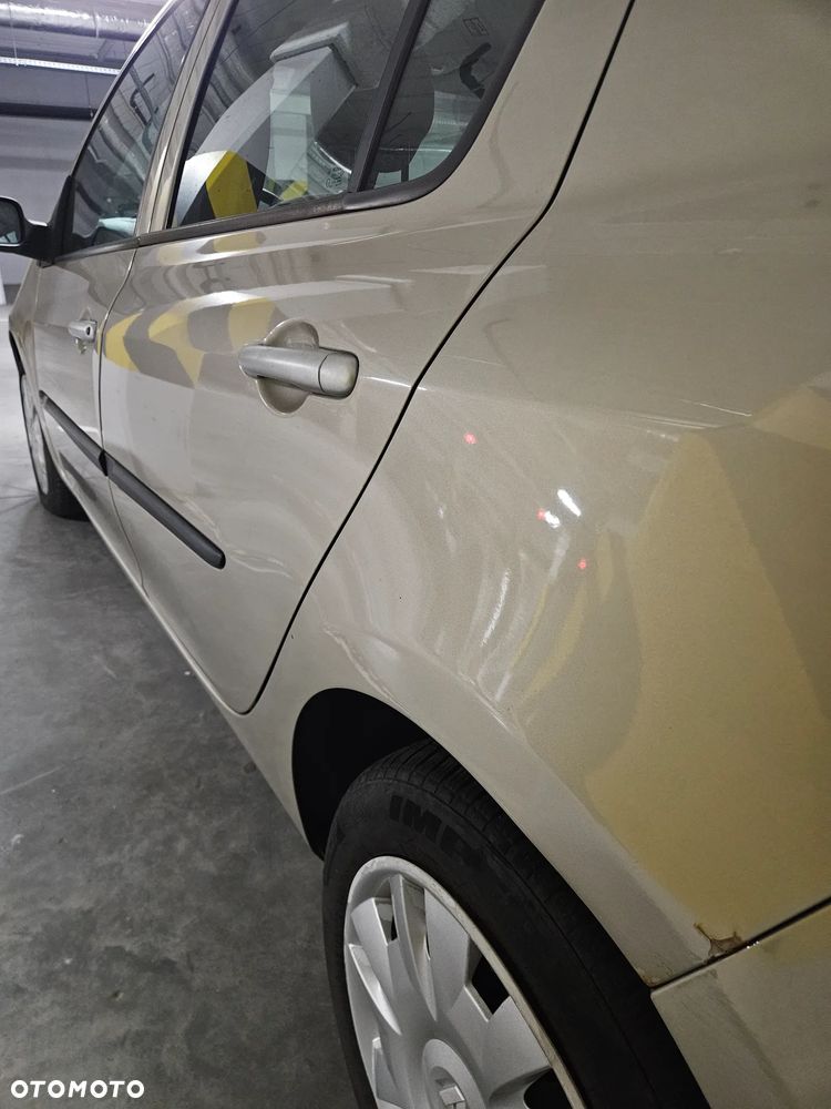 Renault Clio 1.4 16V Authentique - 9